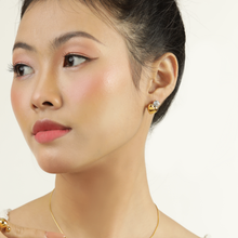 Load image into Gallery viewer, Sweetheart Earrings
