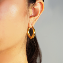 Load image into Gallery viewer, Chloe Hoop
