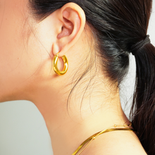 Load image into Gallery viewer, Chloe Hoop
