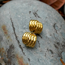 Load image into Gallery viewer, Banana Stud
