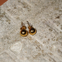 Load image into Gallery viewer, Stud Bubble
